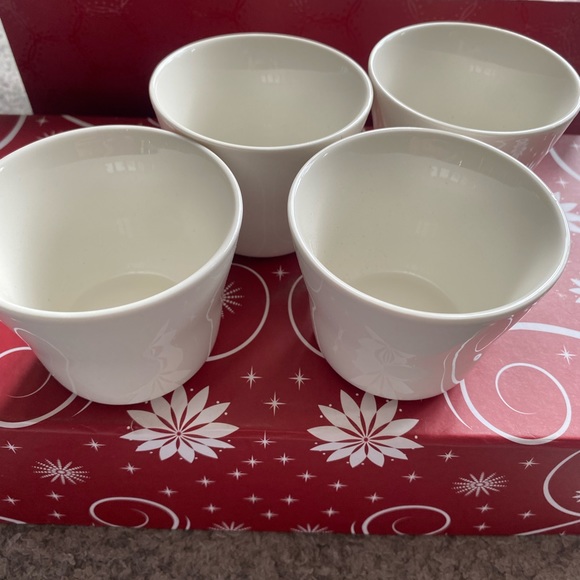 Teaopia Ceramic Teapot with 4 Cups Set - Picture 3 of 6